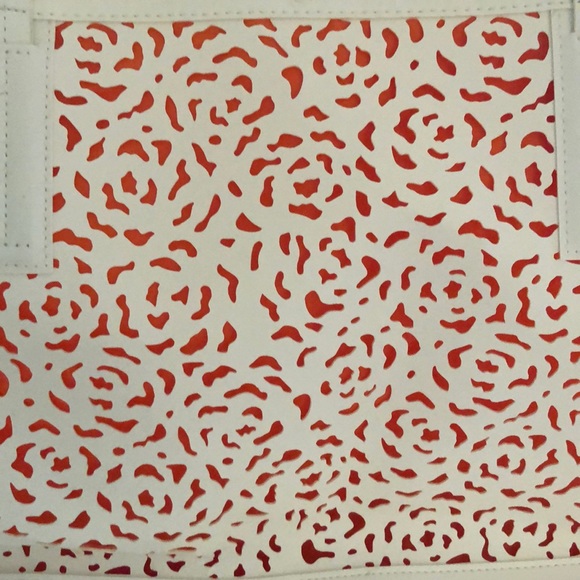 Vince Camuto Beach Bag - Picture 2 of 3